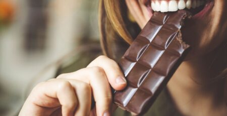 Kuusi vaihtoehtoa miten kirjata suklaat (tai muut herkut) kirjanpitoon.